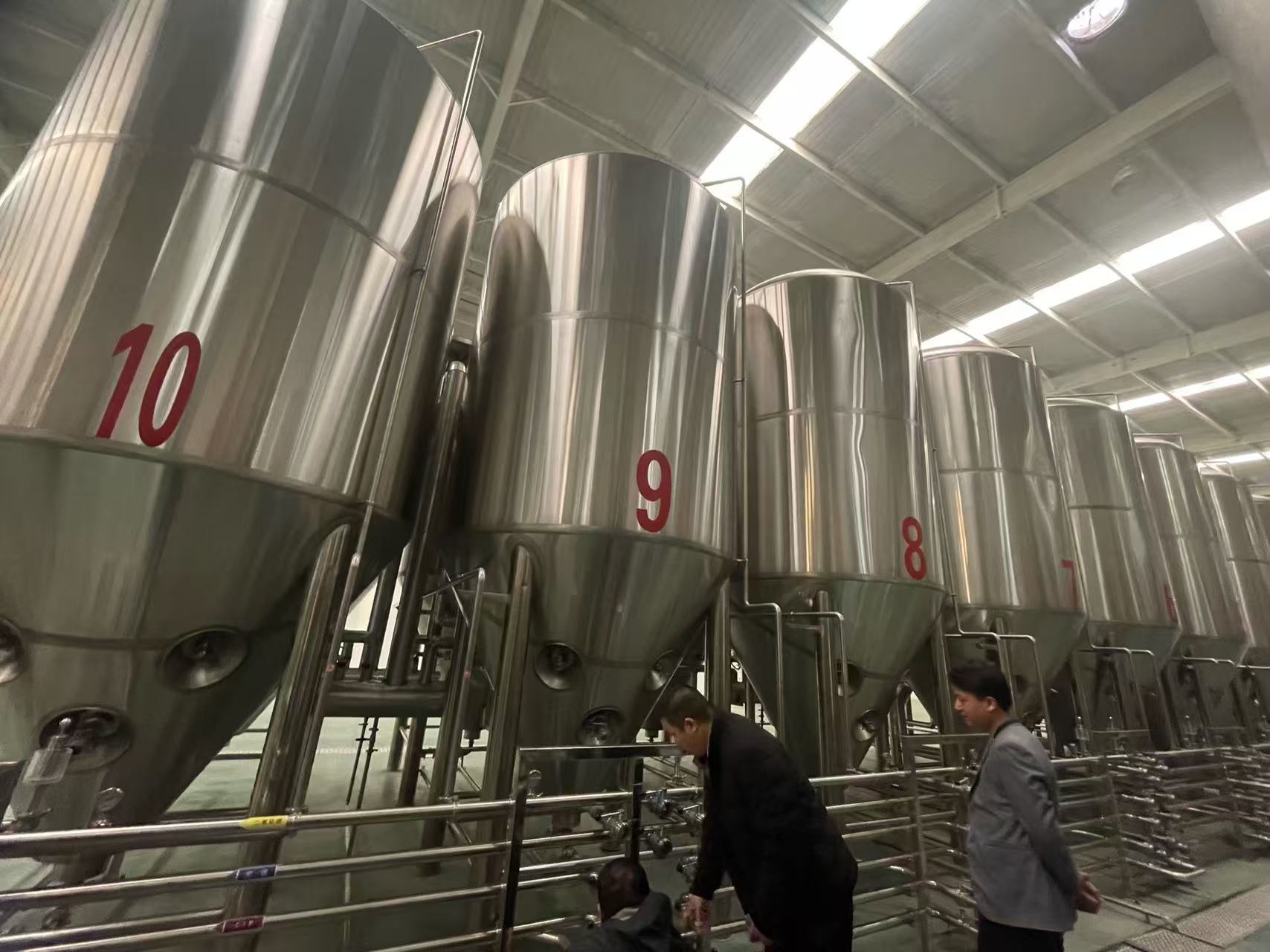 辽宁精酿啤酒设备厂—平面布置、设备设计、制造、调试、培训等一条龙服务